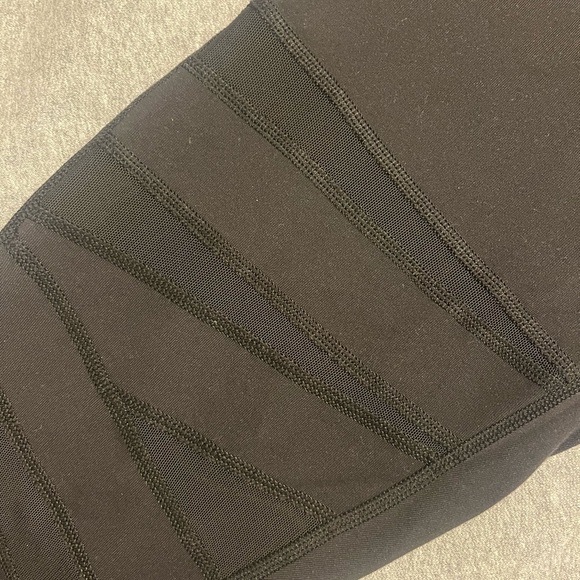 Lululemon Tech Mesh *high rise* - Picture 3 of 5